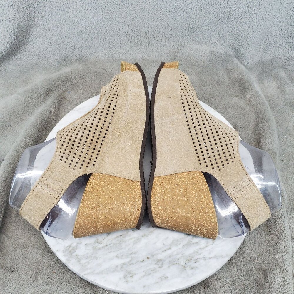 A. Giannetti Shoes Womens Size 7 Tan Suede Wedge Slingback Sandals - Picture 6 of 10